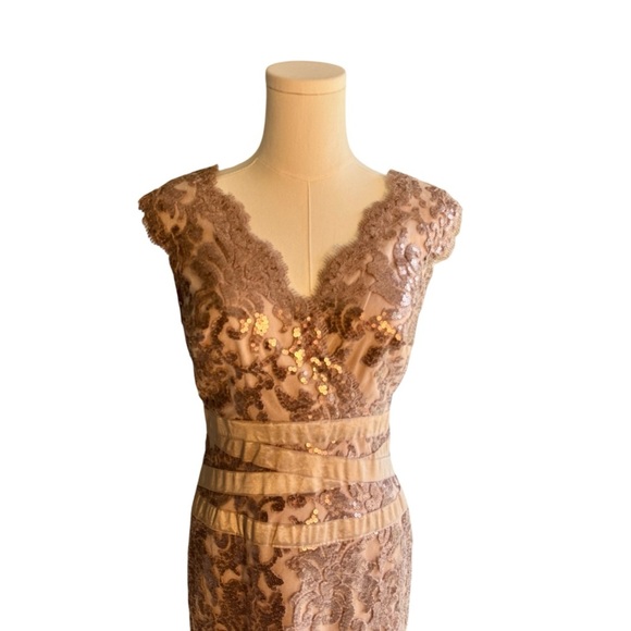 Tadashi Shoji - NWT Gold Sequin Sheath Sleeveless V-neck Cocktail Dress Sz 4 - Picture 3 of 10